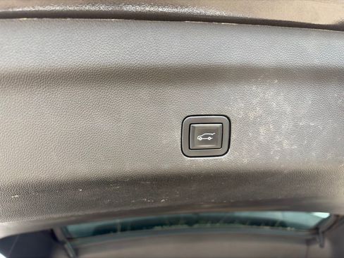 Used 2021 Chevrolet Tahoe High Country w/ Premium Package image 12