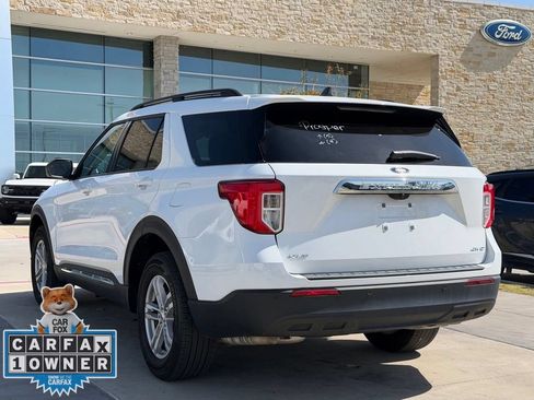 Used 2023 Ford Explorer XLT AWD/4WD image 10