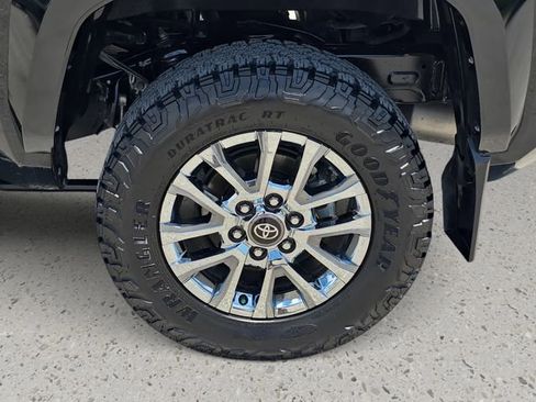 Used 2024 Toyota Tacoma Limited w/ Limited Package (LT) AWD/4WD image 34