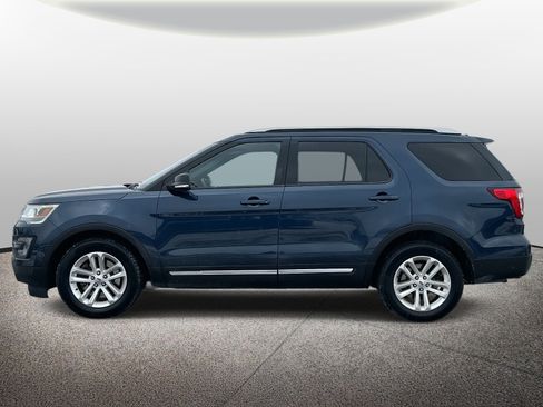 Used 2016 Ford Explorer XLT w/ Equipment Group 202A image 2
