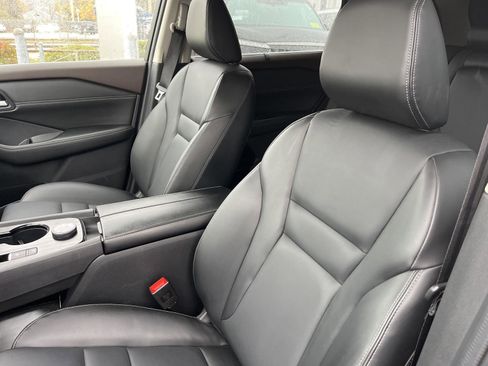 Used 2023 Nissan Rogue SV w/ SV Premium Package image 9