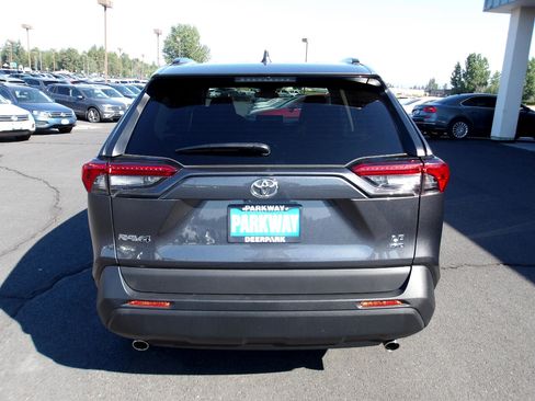 Used 2020 Toyota RAV4 LE image 4
