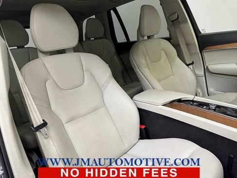 Used 2021 Volvo XC90 T6 Momentum image 23
