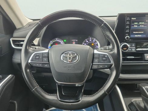 Used 2020 Toyota Highlander LE image 9