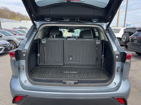 Used 2021 Toyota Highlander Limited AWD/4WD image 25