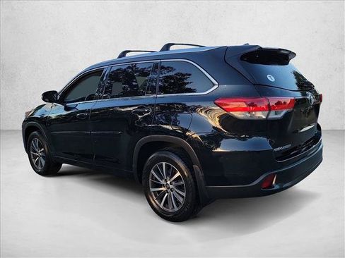 Used 2018 Toyota Highlander XLE AWD/4WD image 7