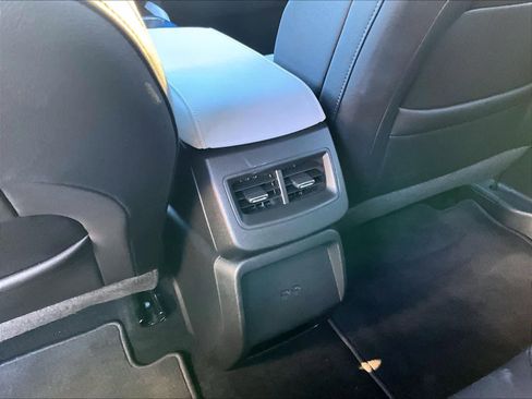 Used 2025 Chevrolet Equinox EV LT image 28