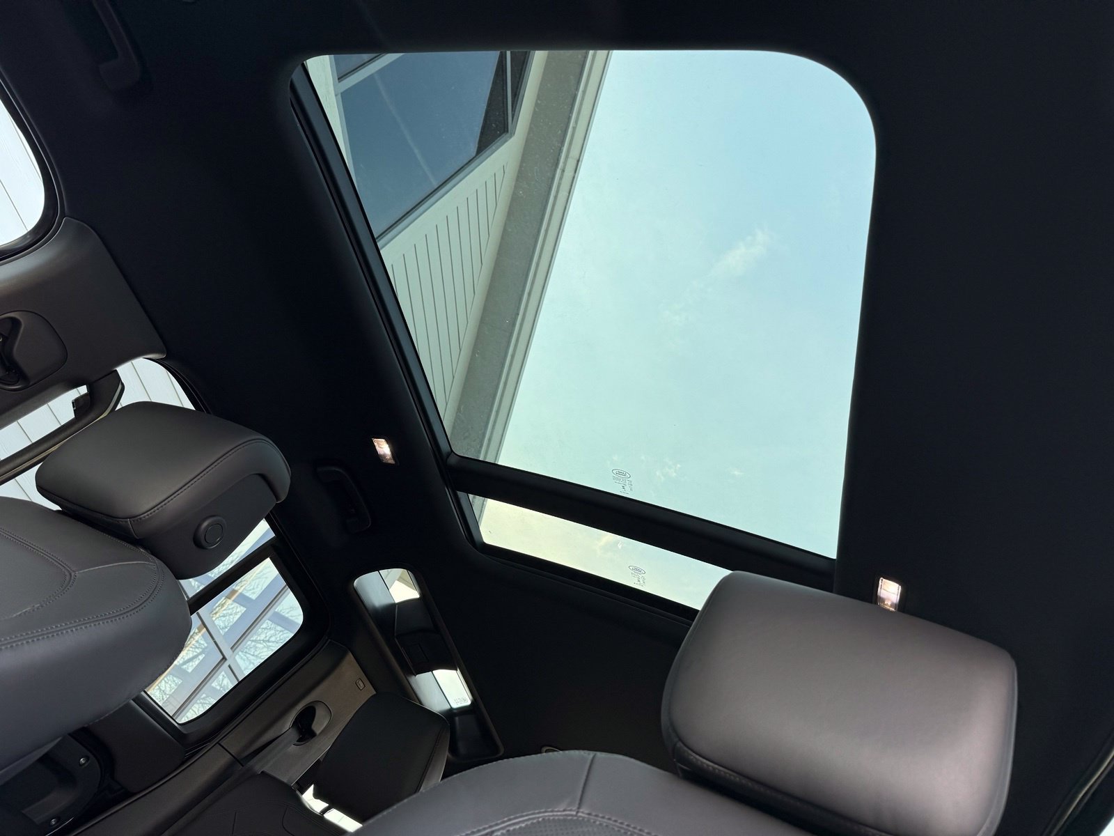 New 2026 Land Rover Defender 110 X-Dynamic SE AWD/4WD image 42