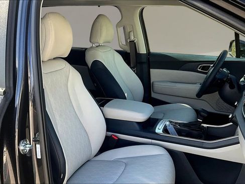 New 2026 Kia Carnival EX image 10