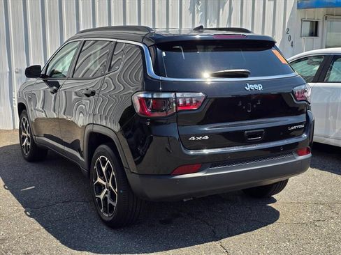 Used 2025 Jeep Compass Limited AWD/4WD image 11