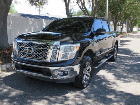 Used 2017 Nissan Titan SV RWD image 1