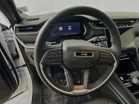 New 2025 Jeep Grand Cherokee Limited image 11