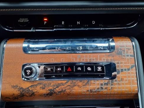 New 2025 Lincoln Aviator Black Label w/ Jet Appearance Package AWD/4WD image 8