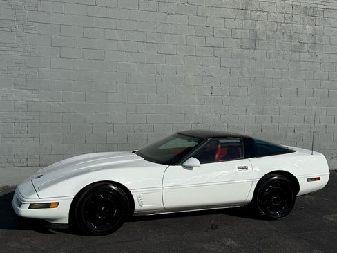 Used 1996 Chevrolet Corvette Coupe RWD image 37