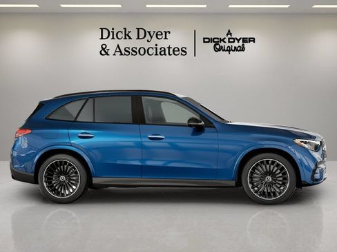 Used 2026 Mercedes-Benz GLC 300 image 11