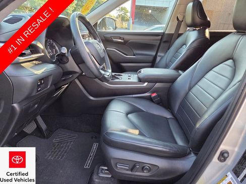 Used 2023 Toyota Highlander XLE image 27