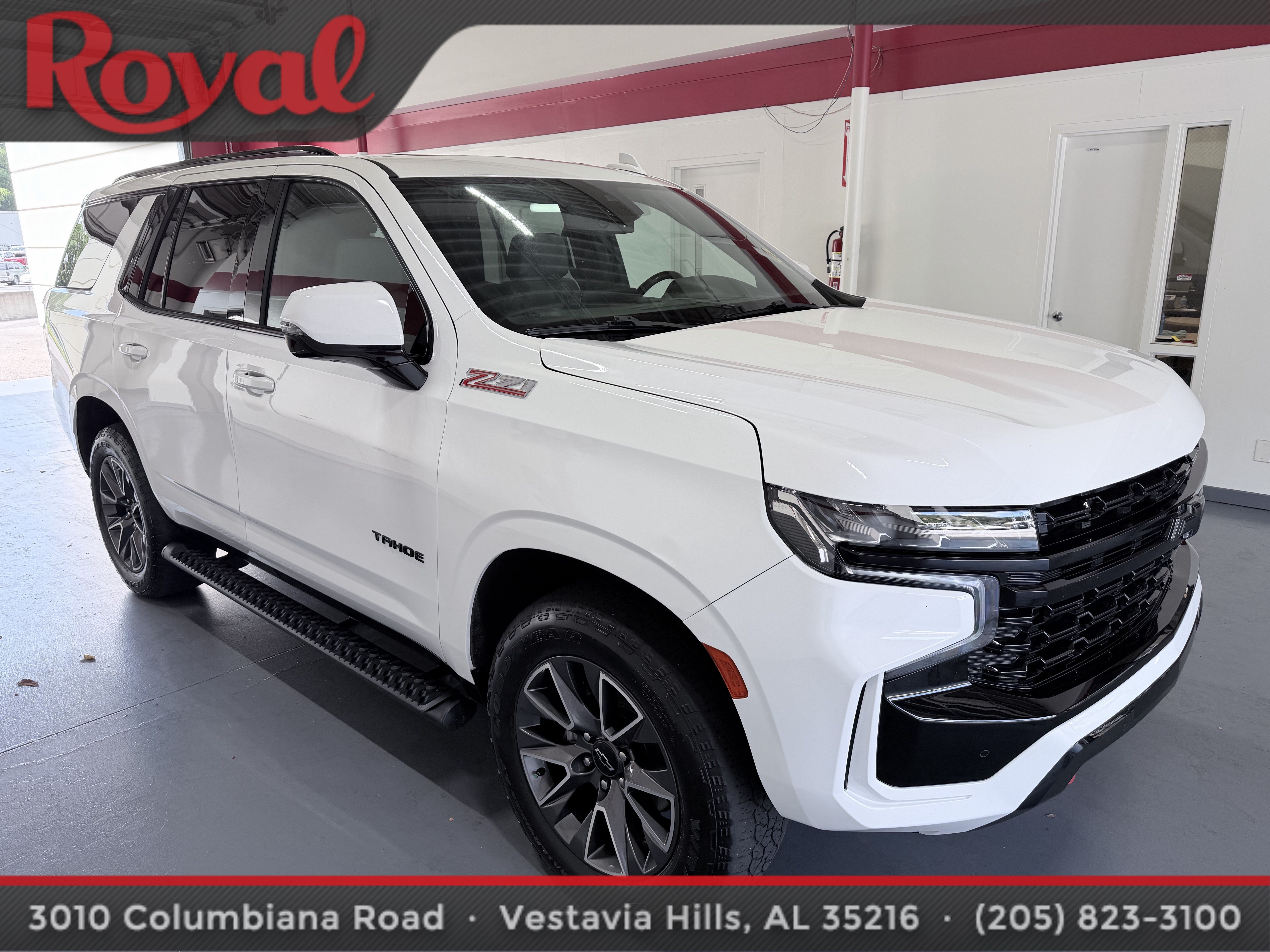 Used 2023 Chevrolet Tahoe Z71 w/ Luxury Package AWD/4WD image 2