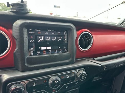 Used 2018 Jeep Wrangler Unlimited Rubicon AWD/4WD image 16