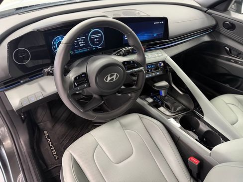 Certified 2025 Hyundai Elantra Limited image 12
