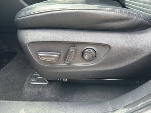 Used 2024 Toyota Highlander XSE FWD image 22
