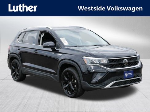 Certified 2023 Volkswagen Taos SE w/ Panoramic Sunroof Package AWD/4WD image 1