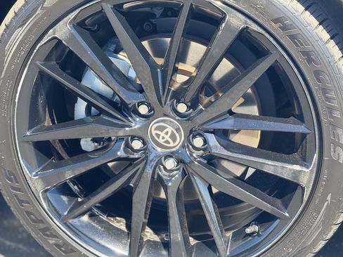 Used 2022 Toyota Camry XSE FWD image 8