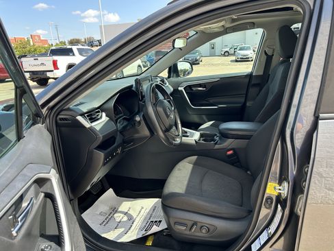 Used 2021 Toyota RAV4 XLE w/ Convenience Package AWD/4WD image 13