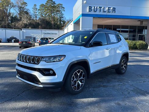 Used 2025 Jeep Compass Limited image 1