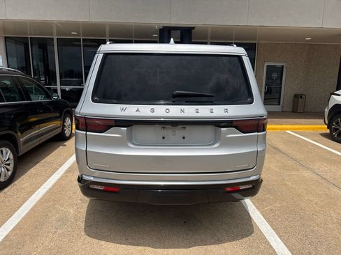 Used 2022 Jeep Wagoneer Series III w/ Premium Group I AWD/4WD image 7