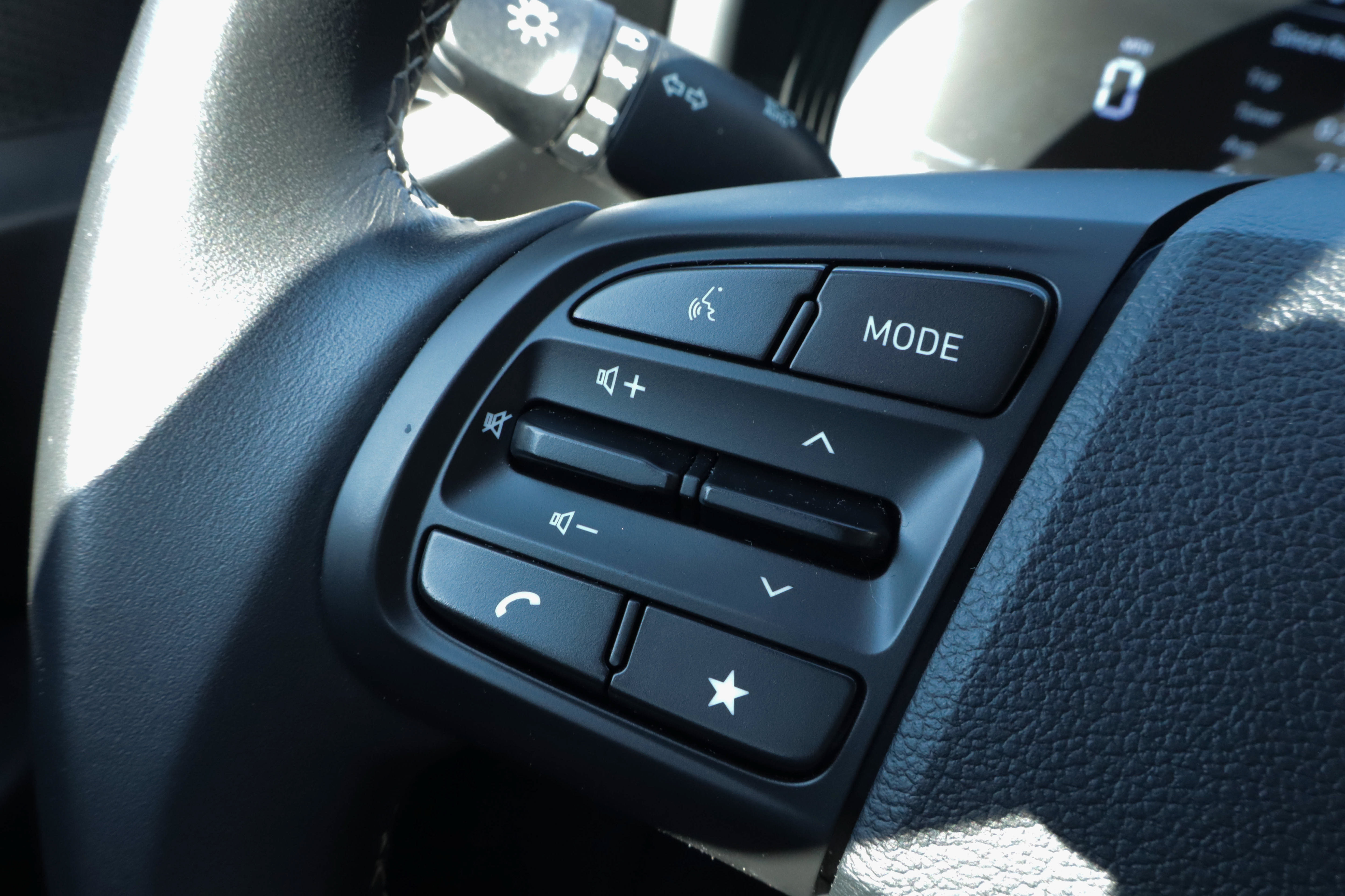 Used 2025 Hyundai Venue Limited FWD image 24