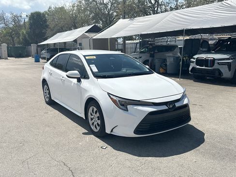 Used 2025 Toyota Corolla LE image 1