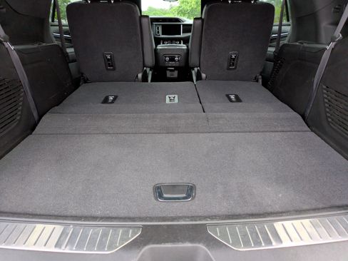 Used 2021 GMC Yukon Denali w/ Denali Premium Package image 43