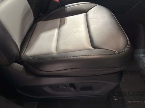 Used 2023 Ford Explorer XLT w/ Equipment Group 202A AWD/4WD image 18