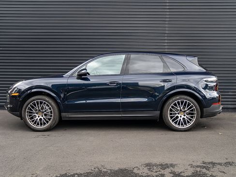 Certified 2022 Porsche Cayenne Platinum Edition image 2