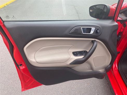 Used 2014 Ford Fiesta SE FWD image 8