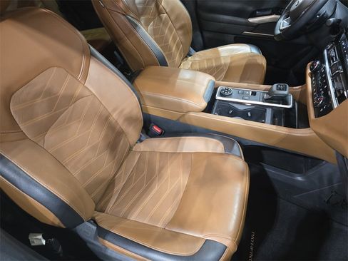 Used 2023 Nissan Pathfinder Platinum image 10