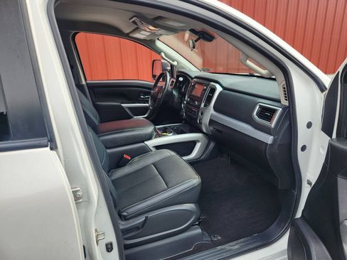Used 2017 Nissan Titan PRO-4X AWD/4WD image 13