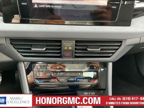 Used 2025 Volkswagen Jetta SE image 15