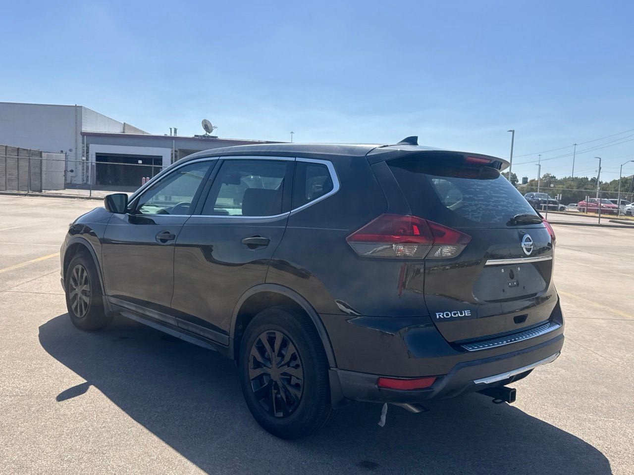 Used 2019 Nissan Rogue S FWD image 16