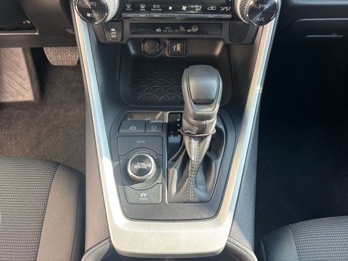 Used 2025 Toyota RAV4 LE image 41