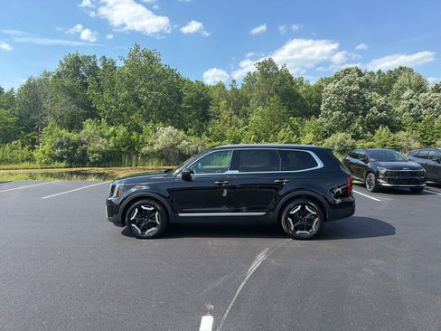 Certified 2023 Kia Telluride S w/ S Sunroof Package AWD/4WD image 8