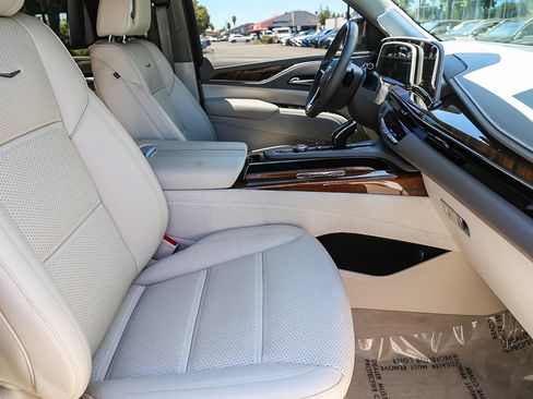 Used 2024 Cadillac Escalade Premium Luxury Platinum w/ LPO, Floor Liner Package AWD/4WD image 15
