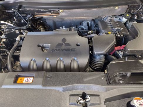Used 2018 Mitsubishi Outlander ES AWD/4WD image 8