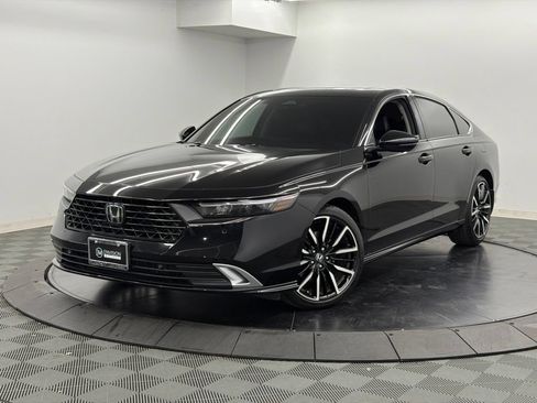 Used 2025 Honda Accord Touring image 3