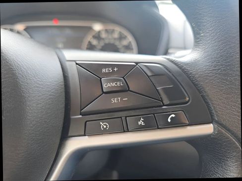 Used 2024 Nissan Altima 2.5 SV FWD image 23