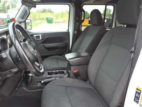Used 2021 Jeep Gladiator Sport AWD/4WD image 13