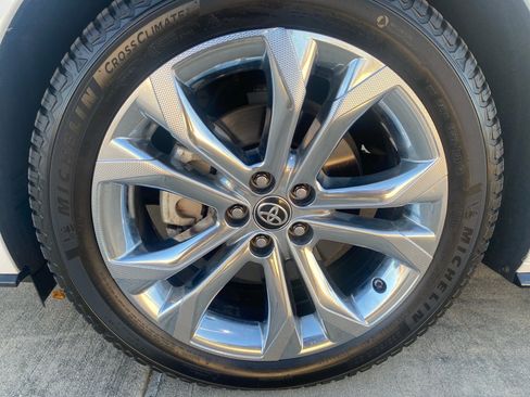 Used 2023 Toyota Sienna Platinum image 31