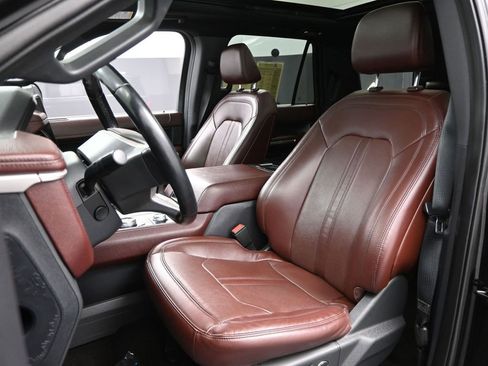 Used 2022 Ford Expedition Limited image 9