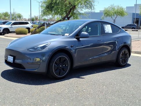 Used 2023 Tesla Model Y AWD image 3