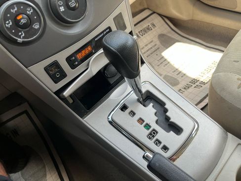 Used 2011 Toyota Corolla LE FWD image 18